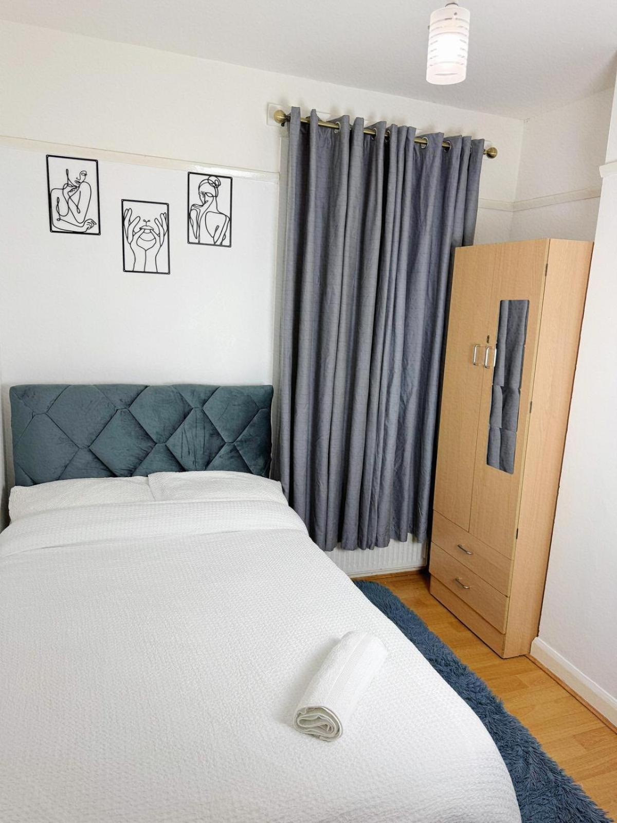 Big In East Ham Homestay