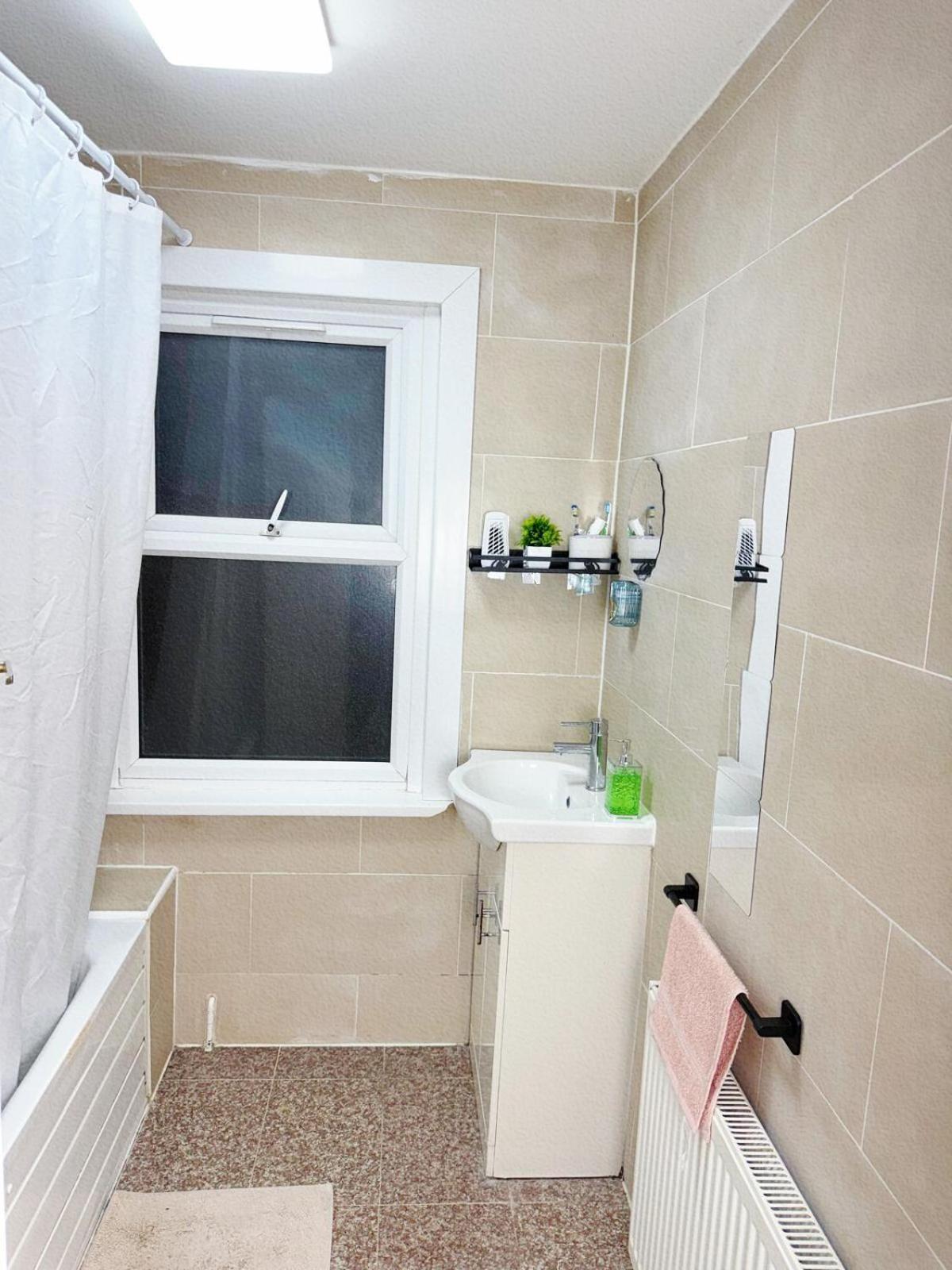 Big In East Ham Homestay *
